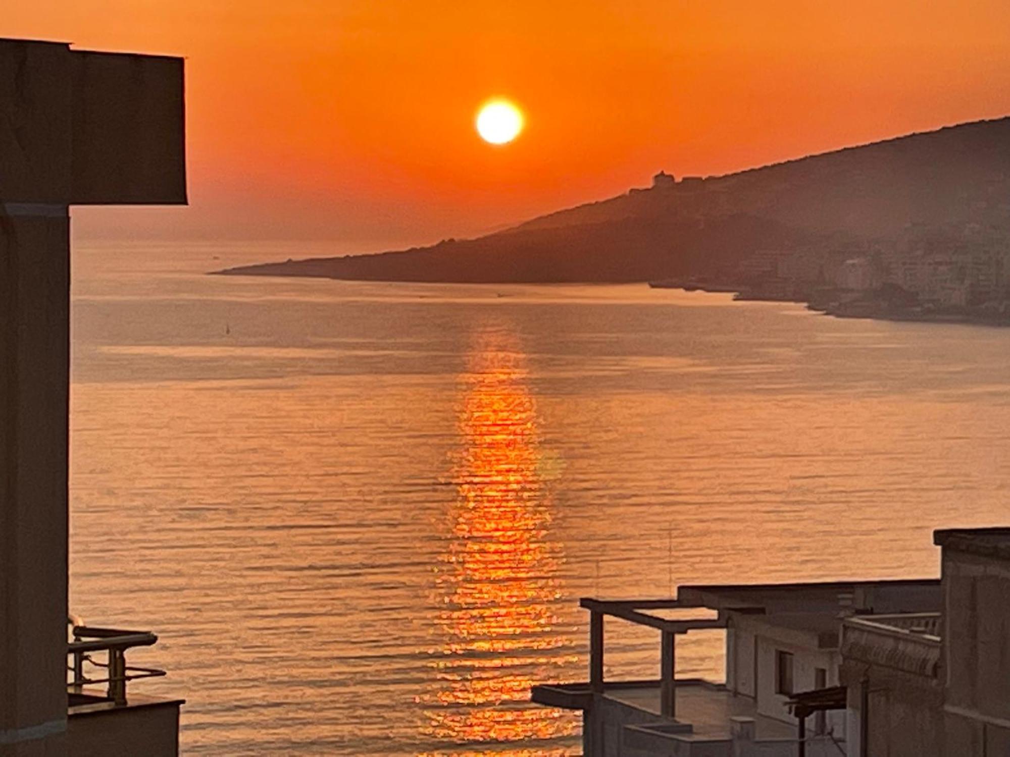 Honey Sarandë