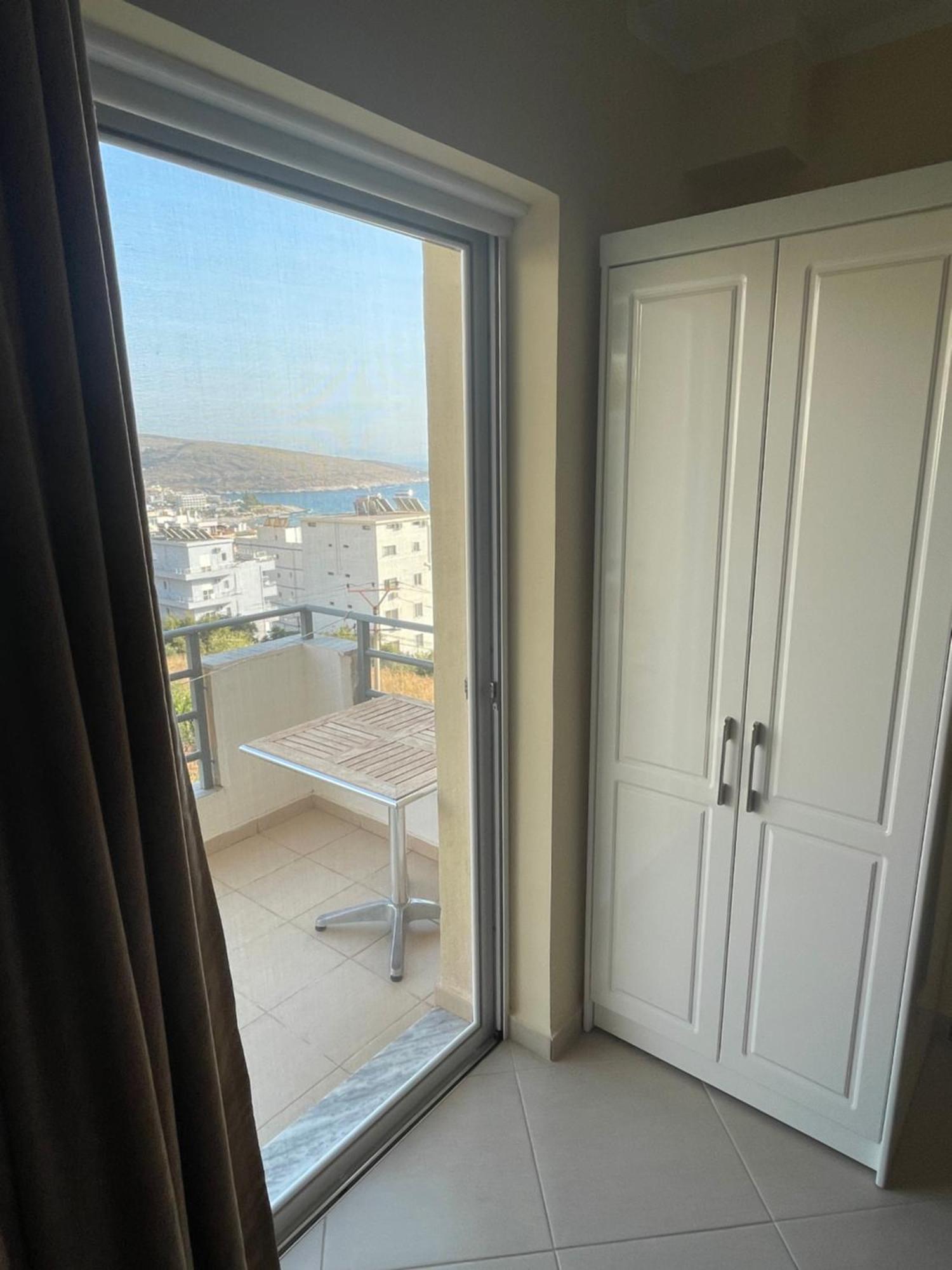 Honey Sarandë