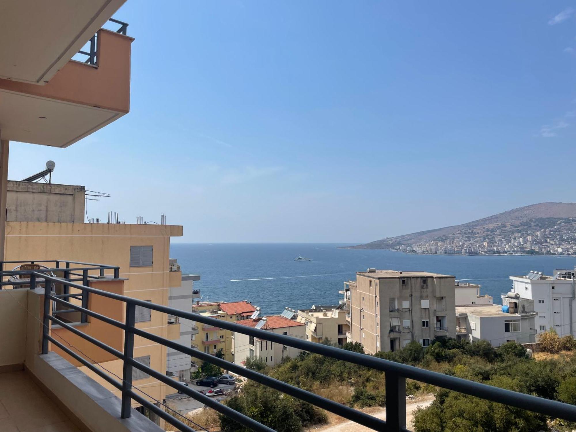 Honey Sarandë
